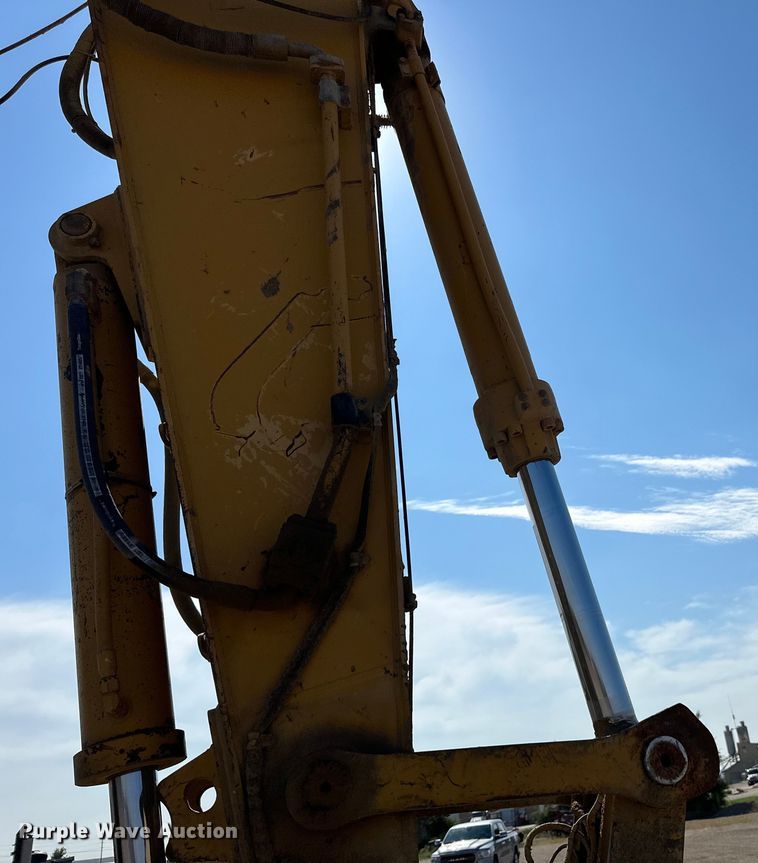 image for item DN0735 2005 Caterpillar  330CL excavator