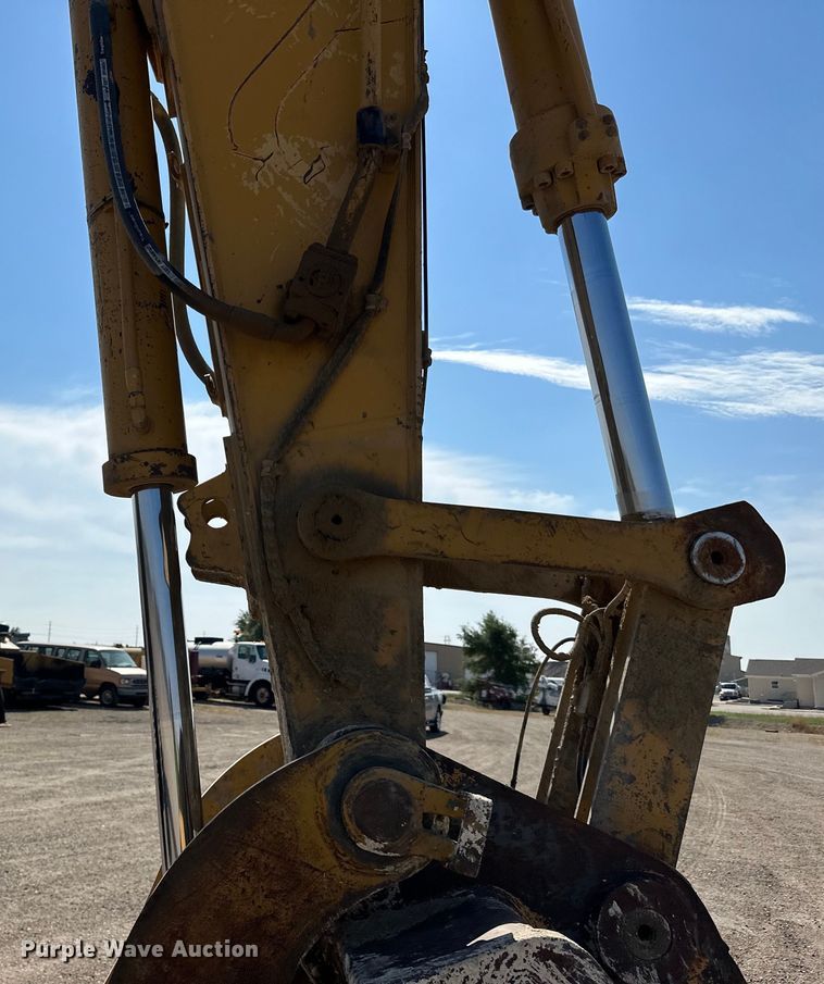 image for item DN0735 2005 Caterpillar  330CL excavator