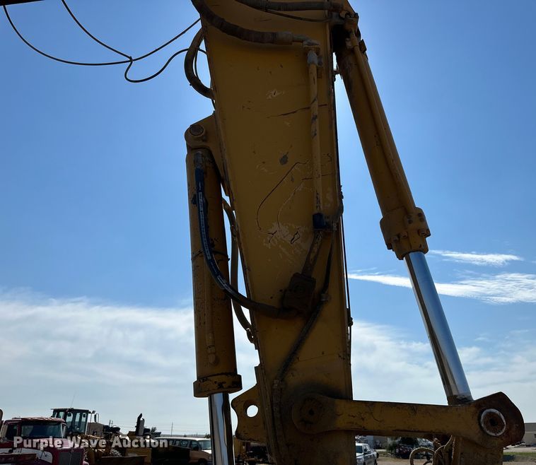 image for item DN0735 2005 Caterpillar  330CL excavator