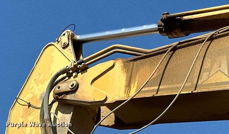 image for item DN0735 2005 Caterpillar  330CL excavator