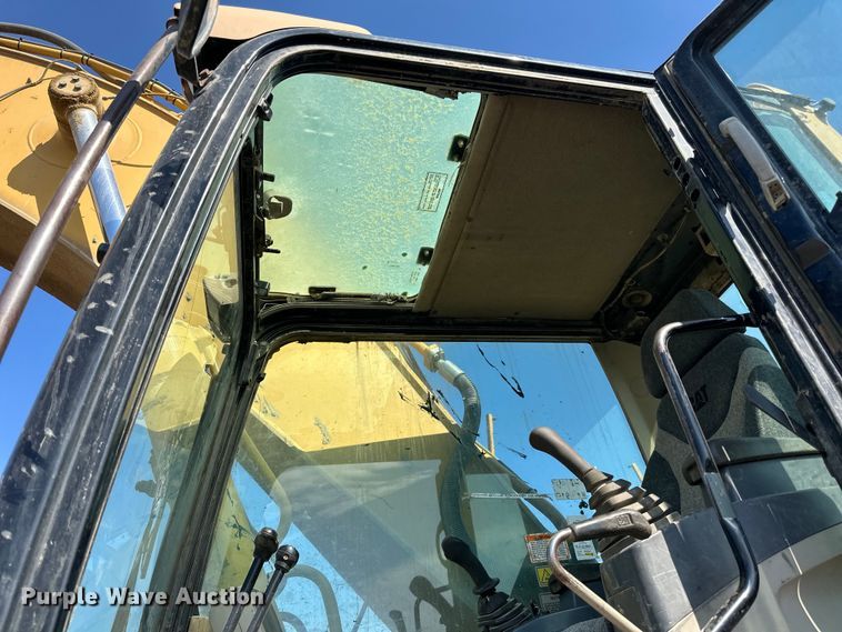 image for item DN0735 2005 Caterpillar  330CL excavator