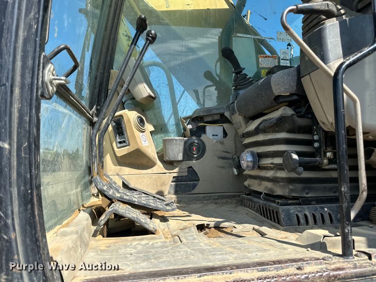 image for item DN0735 2005 Caterpillar  330CL excavator