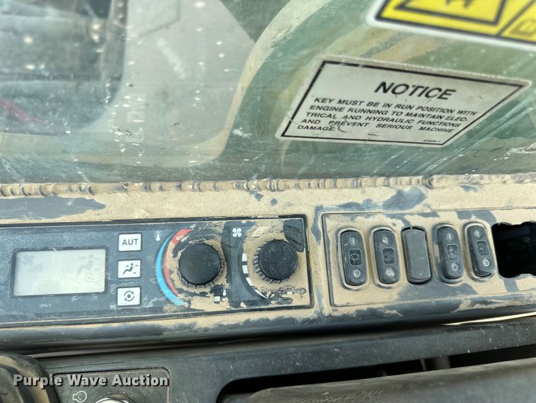 image for item DN0735 2005 Caterpillar  330CL excavator