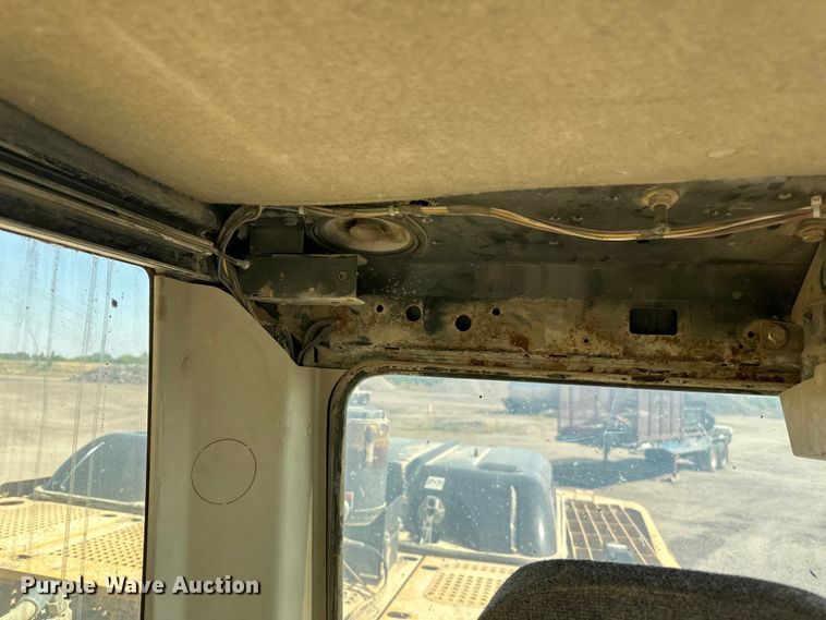 image for item DN0735 2005 Caterpillar  330CL excavator