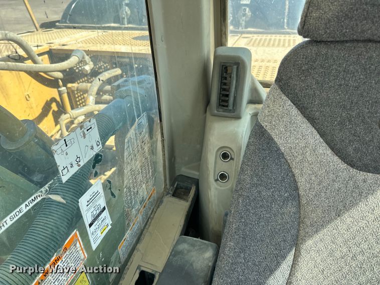 image for item DN0735 2005 Caterpillar  330CL excavator