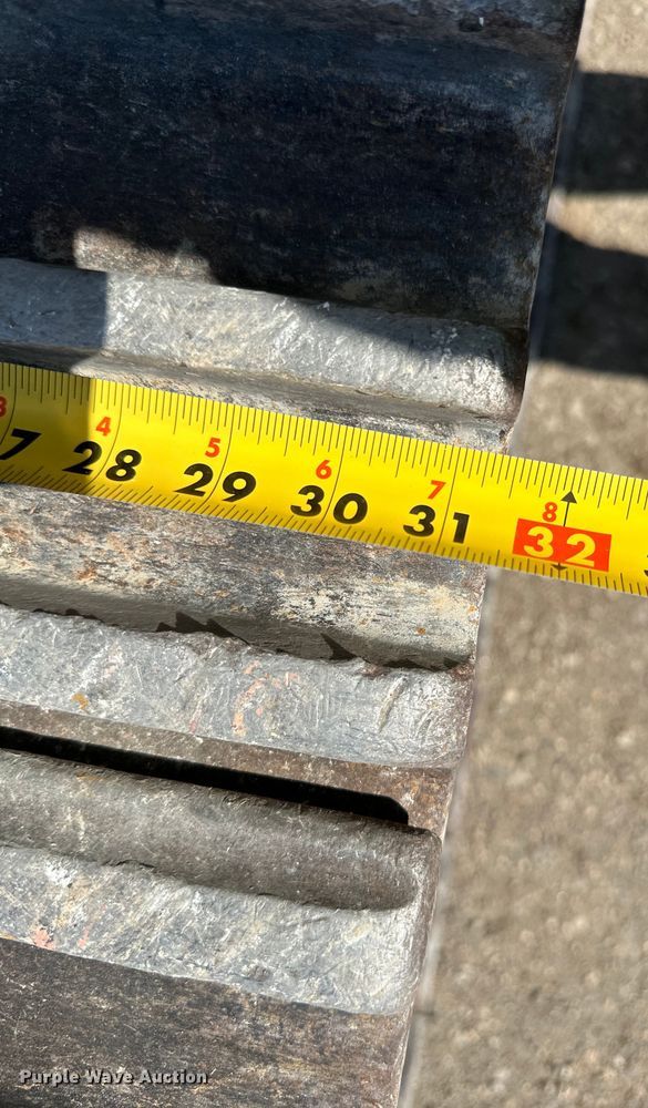 image for item DN0735 2005 Caterpillar  330CL excavator