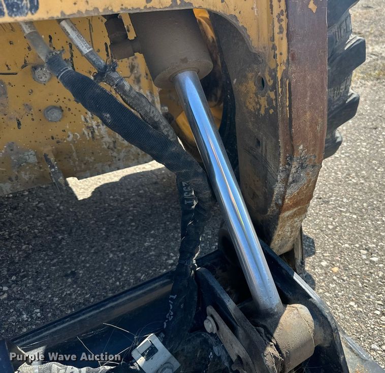 image for item DN0736 2012 Caterpillar  246C skid steer loader