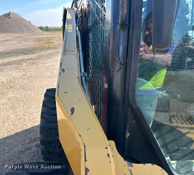 image for item DN0736 2012 Caterpillar  246C skid steer loader