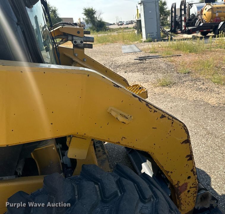 image for item DN0736 2012 Caterpillar  246C skid steer loader