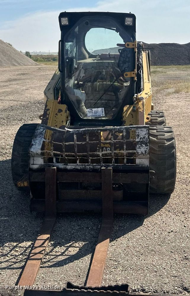 image for item DN0737 2010 Caterpillar  246C skid steer loader