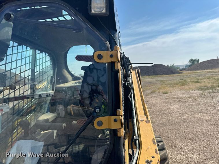 image for item DN0737 2010 Caterpillar  246C skid steer loader