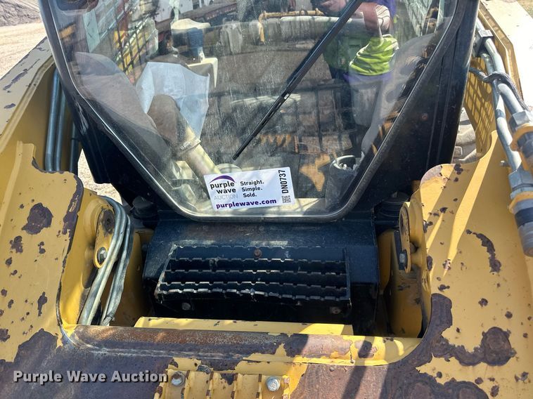 image for item DN0737 2010 Caterpillar  246C skid steer loader