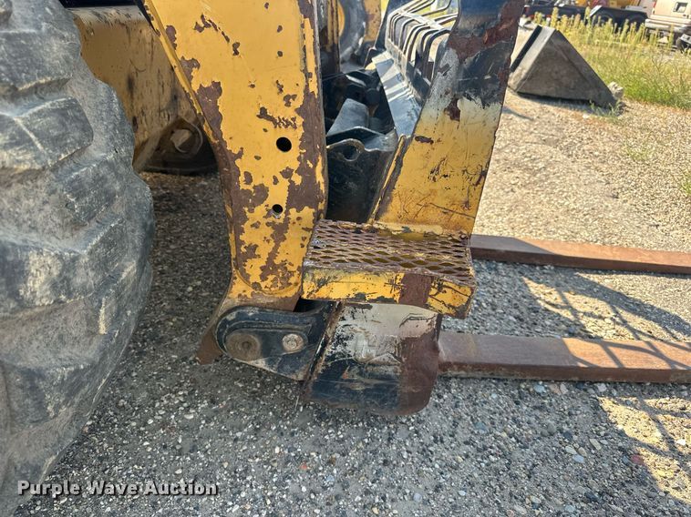 image for item DN0737 2010 Caterpillar  246C skid steer loader