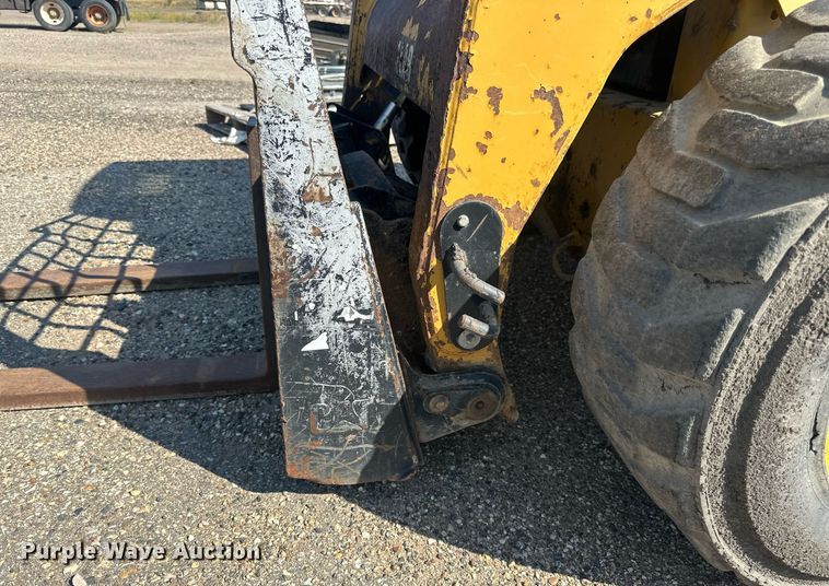 image for item DN0737 2010 Caterpillar  246C skid steer loader