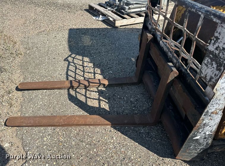 image for item DN0737 2010 Caterpillar  246C skid steer loader