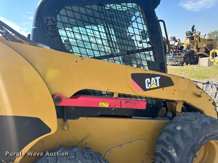 image for item DN0737 2010 Caterpillar  246C skid steer loader