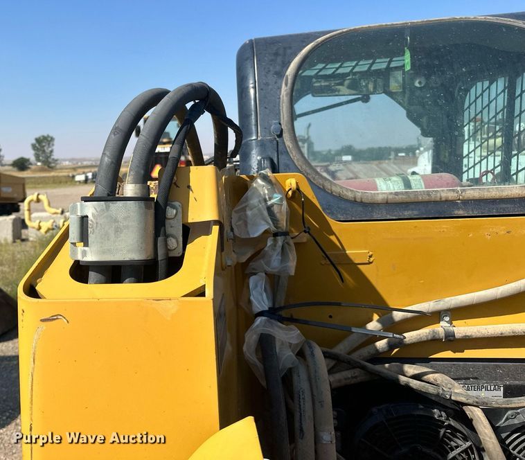 image for item DN0737 2010 Caterpillar  246C skid steer loader