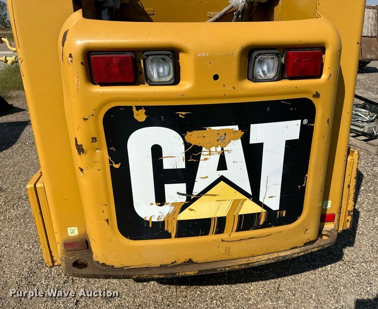 image for item DN0737 2010 Caterpillar  246C skid steer loader