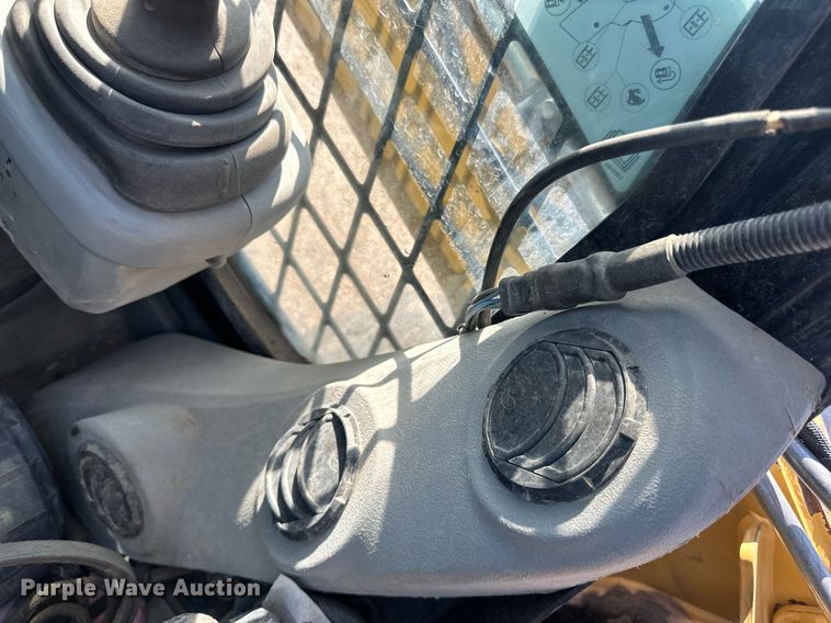 image for item DN0737 2010 Caterpillar  246C skid steer loader