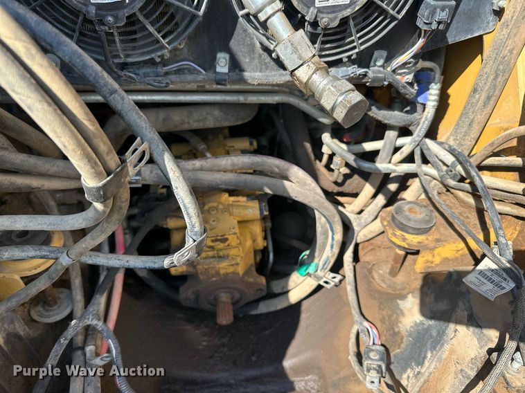 image for item DN0737 2010 Caterpillar  246C skid steer loader