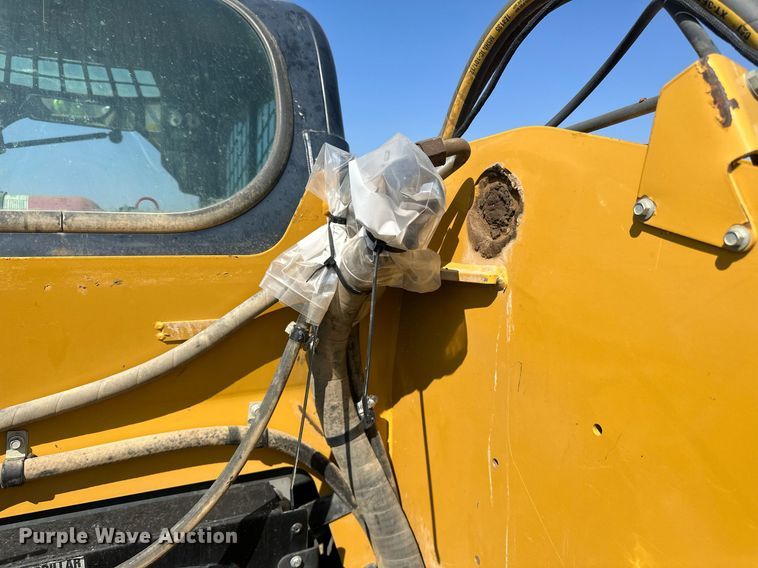 image for item DN0737 2010 Caterpillar  246C skid steer loader