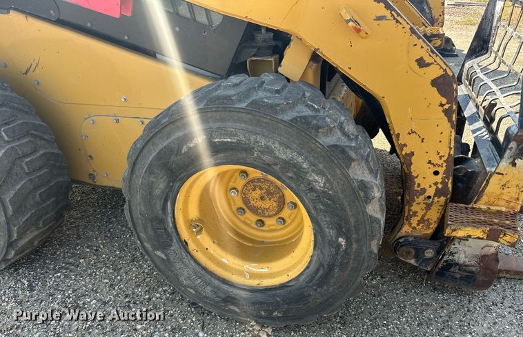 image for item DN0737 2010 Caterpillar  246C skid steer loader