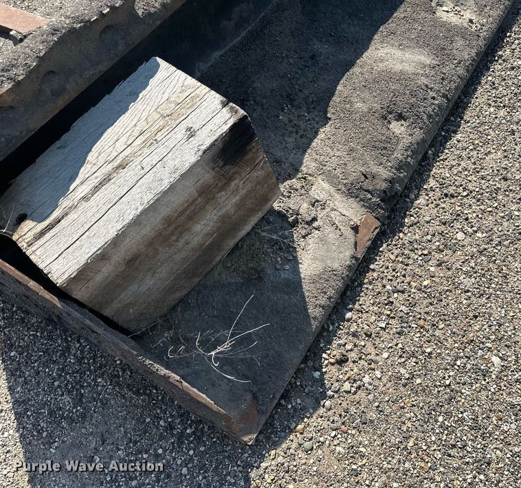 image for item DN0737 2010 Caterpillar  246C skid steer loader