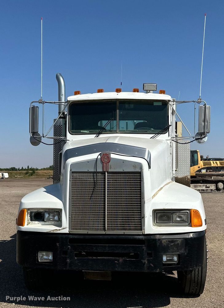 image for item DN0738 1986 Kenworth  T600A utility / service truck