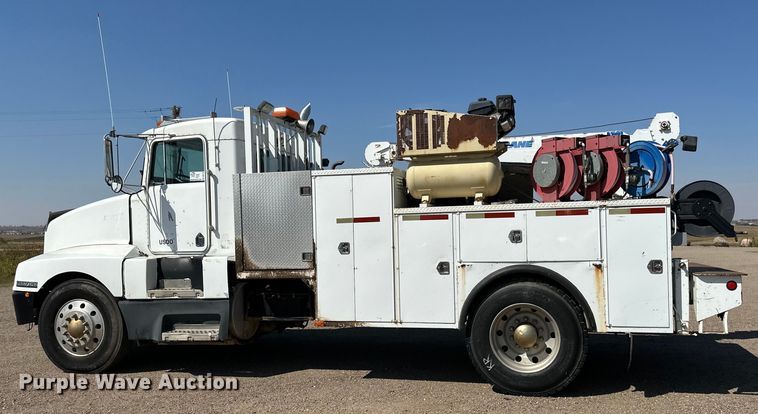 image for item DN0738 1986 Kenworth  T600A utility / service truck