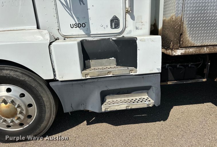 image for item DN0738 1986 Kenworth  T600A utility / service truck