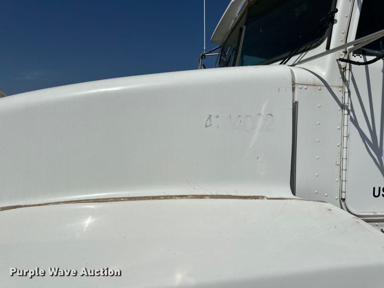 image for item DN0738 1986 Kenworth  T600A utility / service truck