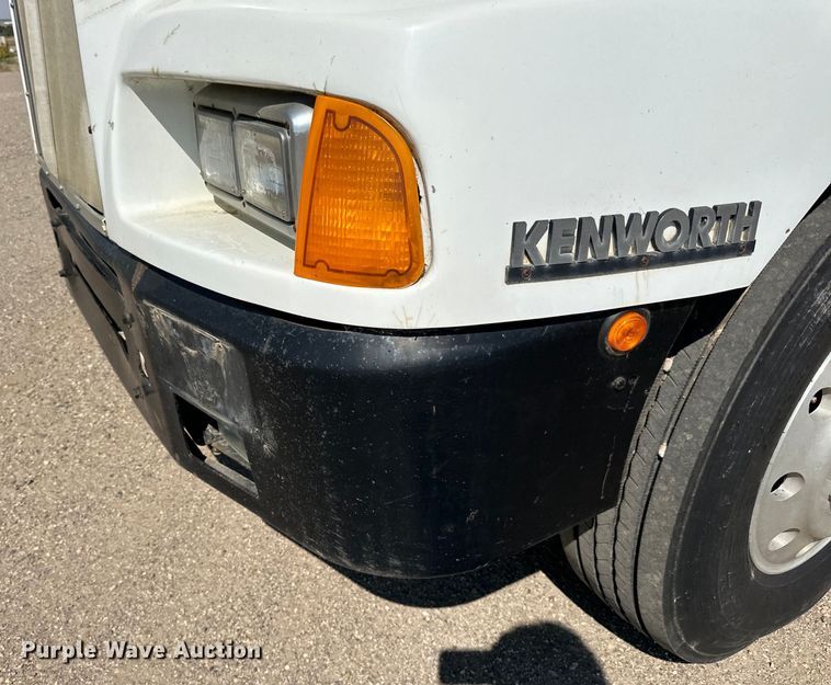 image for item DN0738 1986 Kenworth  T600A utility / service truck