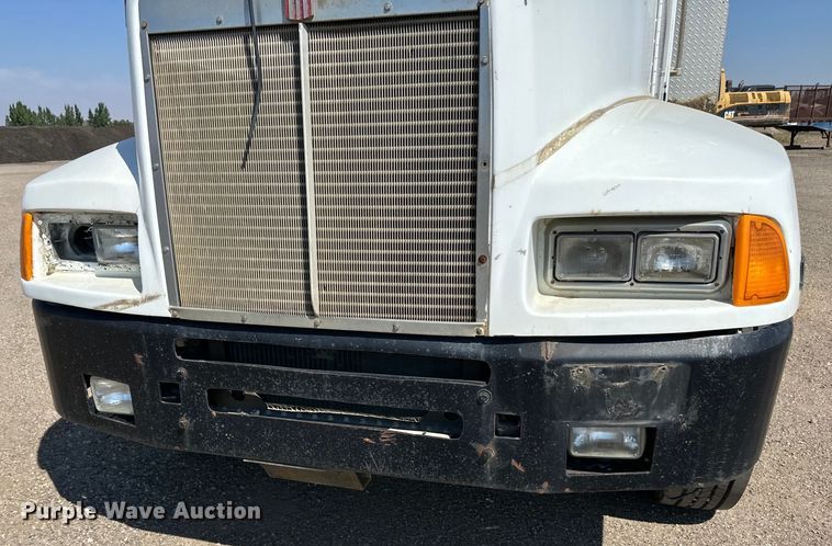 image for item DN0738 1986 Kenworth  T600A utility / service truck