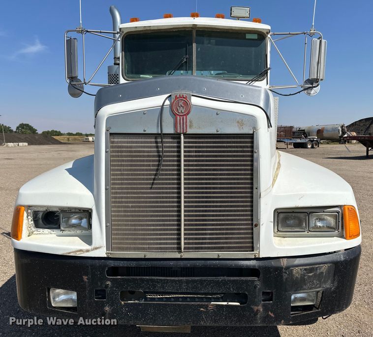 image for item DN0738 1986 Kenworth  T600A utility / service truck