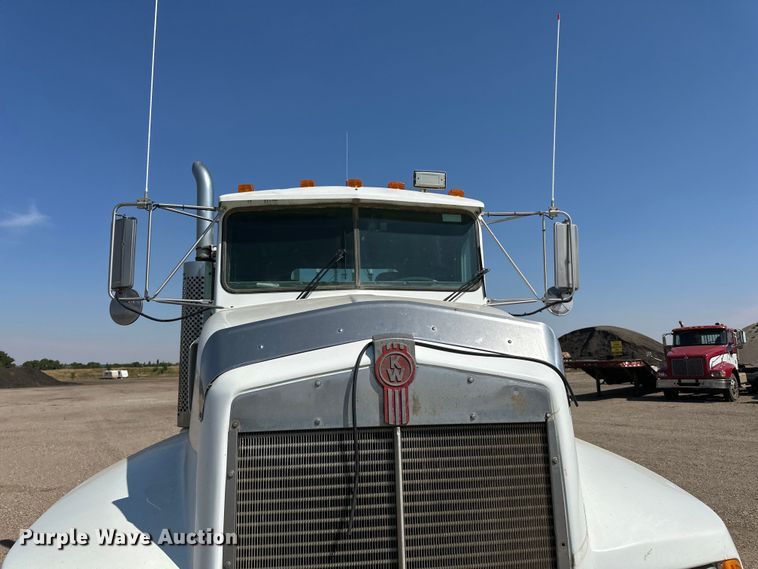 image for item DN0738 1986 Kenworth  T600A utility / service truck