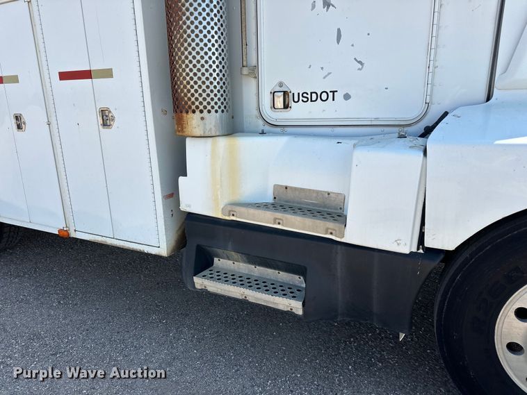 image for item DN0738 1986 Kenworth  T600A utility / service truck