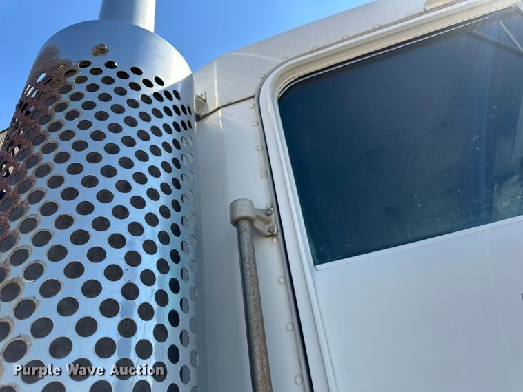 image for item DN0738 1986 Kenworth  T600A utility / service truck