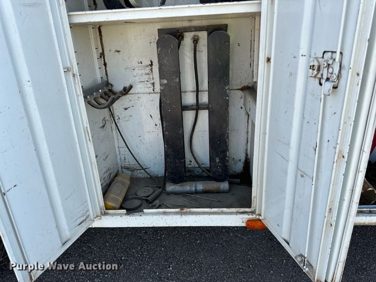 image for item DN0738 1986 Kenworth  T600A utility / service truck