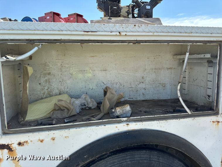 image for item DN0738 1986 Kenworth  T600A utility / service truck