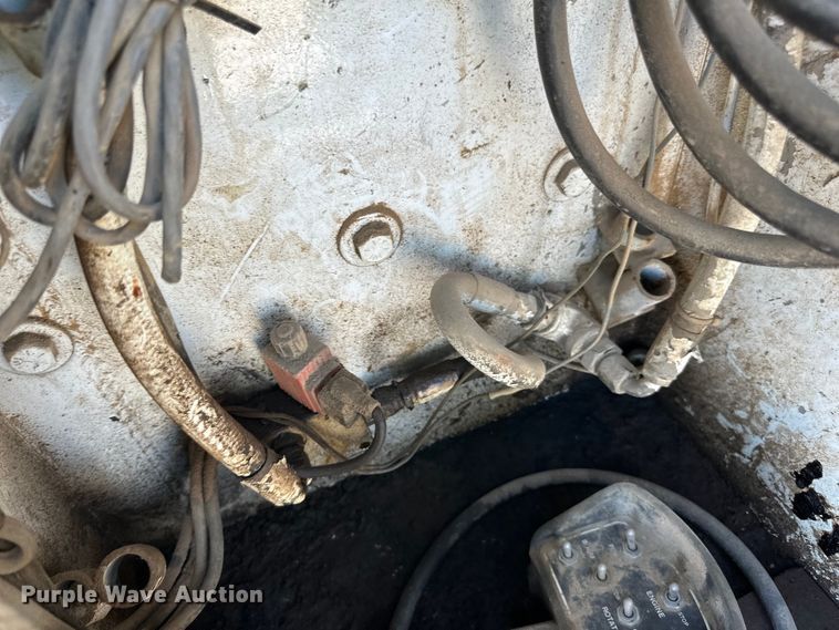 image for item DN0738 1986 Kenworth  T600A utility / service truck