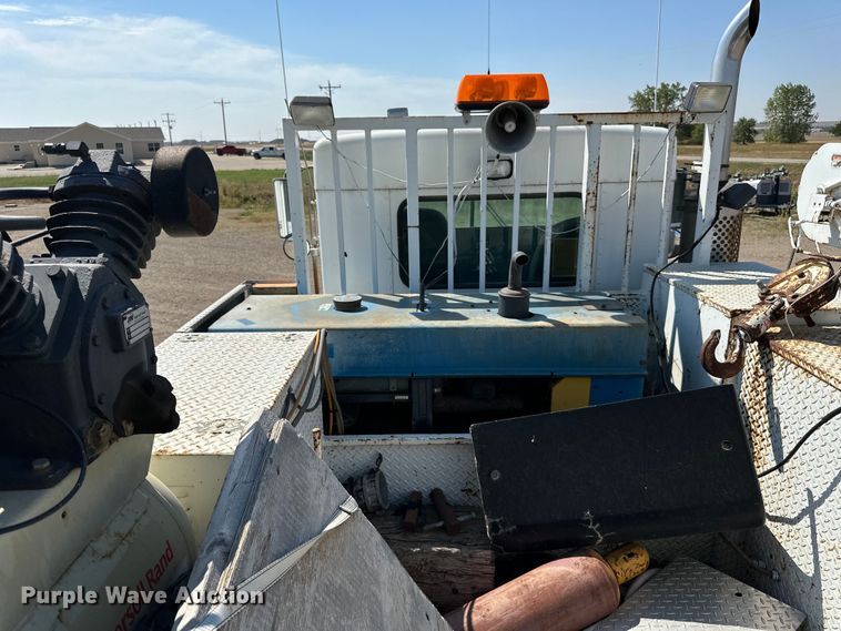 image for item DN0738 1986 Kenworth  T600A utility / service truck