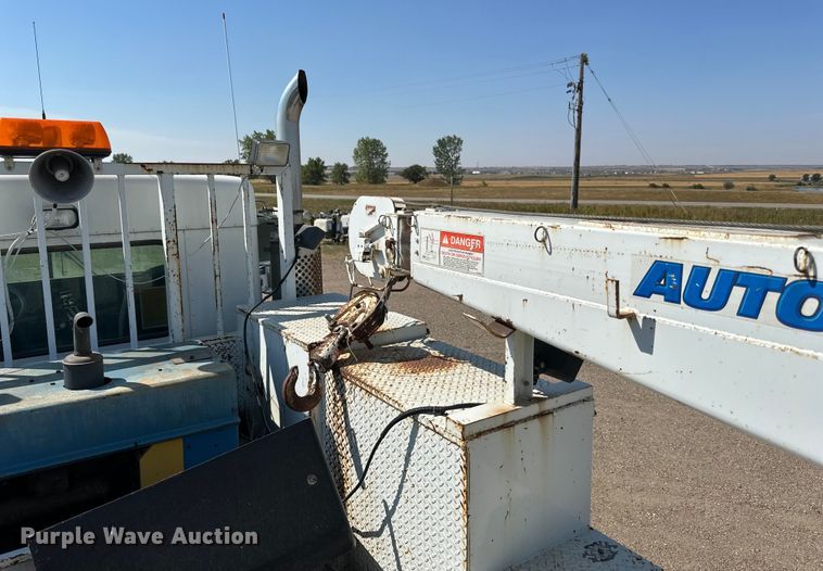 image for item DN0738 1986 Kenworth  T600A utility / service truck