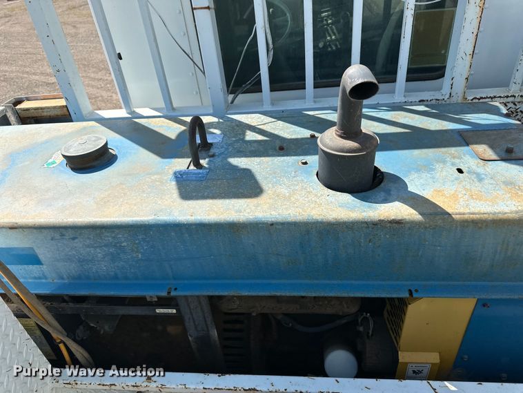 image for item DN0738 1986 Kenworth  T600A utility / service truck