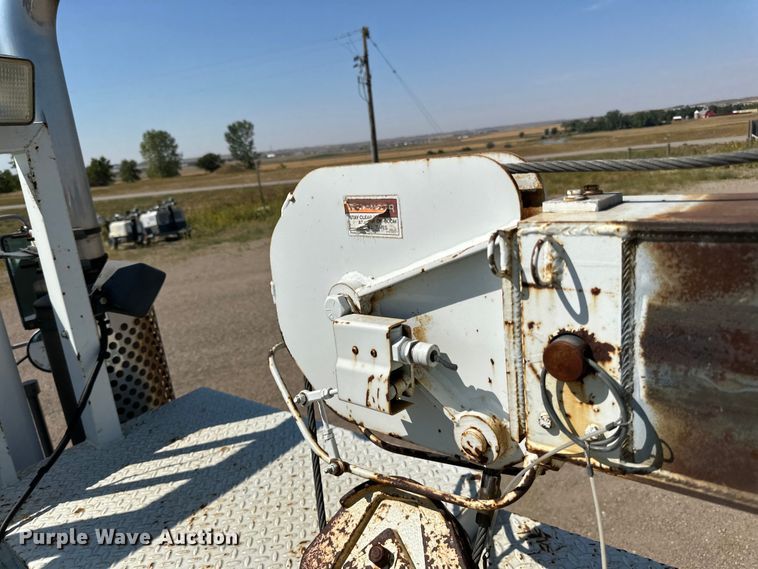 image for item DN0738 1986 Kenworth  T600A utility / service truck