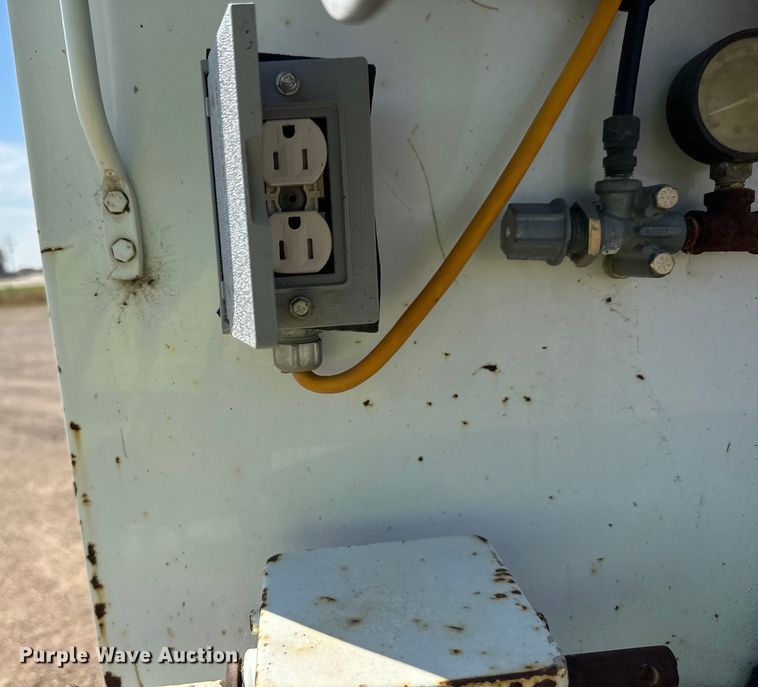 image for item DN0738 1986 Kenworth  T600A utility / service truck