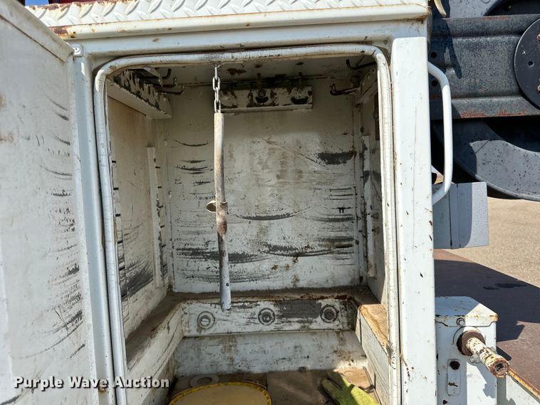 image for item DN0738 1986 Kenworth  T600A utility / service truck