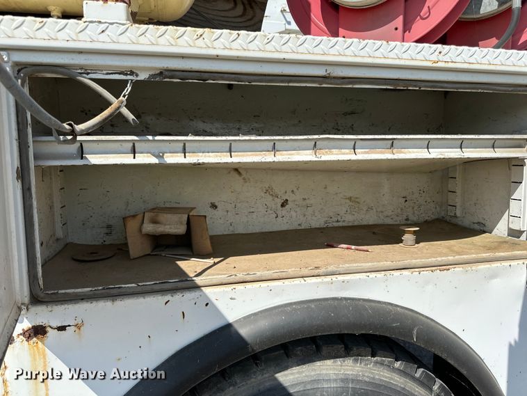 image for item DN0738 1986 Kenworth  T600A utility / service truck