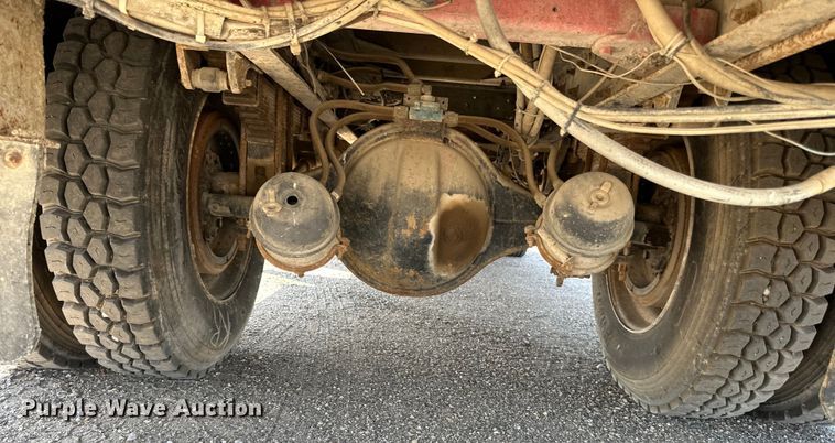 image for item DN0738 1986 Kenworth  T600A utility / service truck