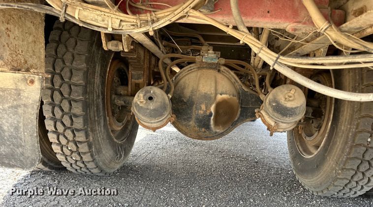 image for item DN0738 1986 Kenworth  T600A utility / service truck