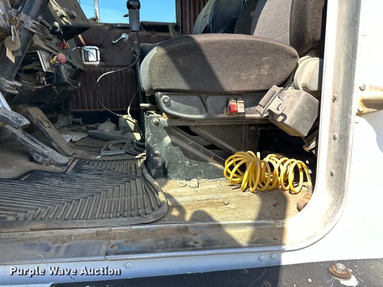 image for item DN0738 1986 Kenworth  T600A utility / service truck